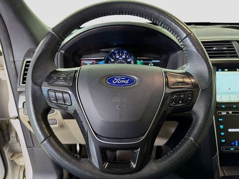 Used 2018 Ford Explorer Limited image 13