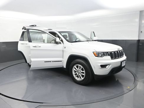 Used 2019 Jeep Grand Cherokee Laredo AWD/4WD image 29