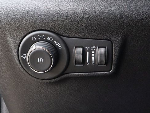 Used 2024 Jeep Compass Trailhawk image 16