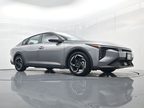 Used 2025 Kia K4 EX FWD image 46