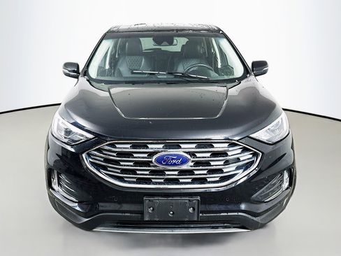 Used 2024 Ford Edge Titanium image 2