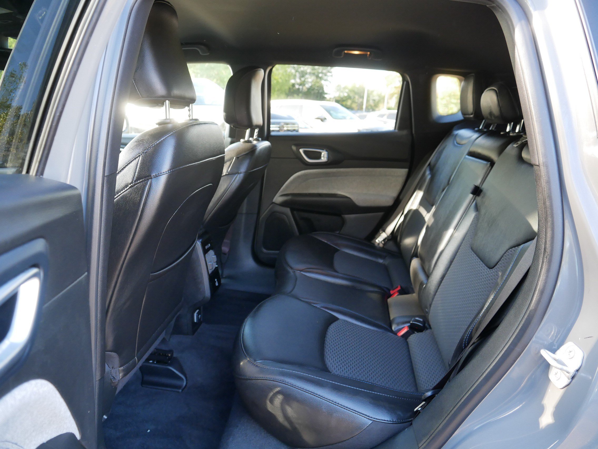 Used 2023 Jeep Compass Latitude w/ Convenience Group AWD/4WD image 33