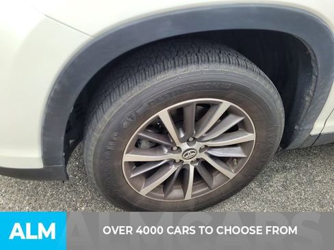 Used 2019 Toyota Highlander XLE image 3