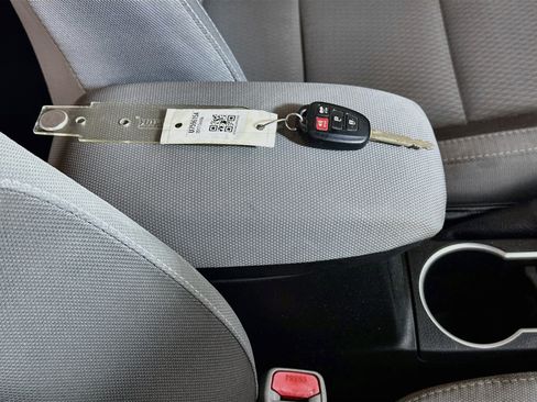 Used 2017 Toyota Corolla LE FWD image 32