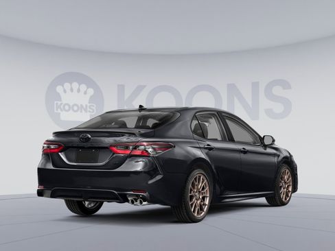 Used 2023 Toyota Camry SE image 2