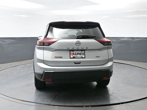 Used 2025 Nissan Rogue SV AWD/4WD image 11