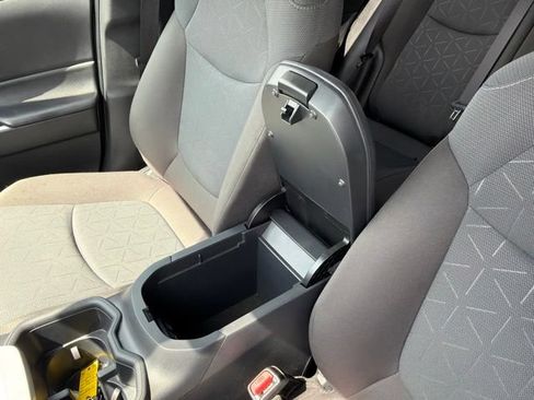 Used 2025 Toyota RAV4 XLE AWD/4WD image 21