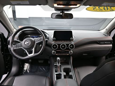 Used 2025 Nissan Sentra SR w/ SR Premium Package FWD image 9