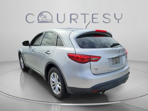 Used 2017 INFINITI QX70 2WD image 2