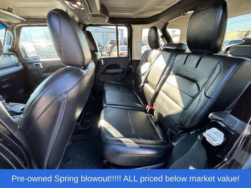 Used 2022 Jeep Wrangler Unlimited Sahara w/ Cold Weather Group AWD/4WD image 18