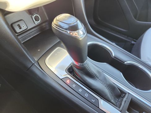 Used 2018 Chevrolet Equinox LS FWD image 31