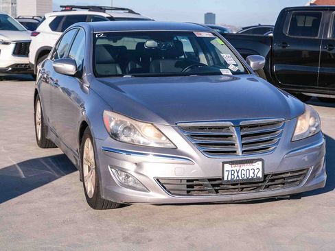 Used 2013 Hyundai Genesis 3.8 RWD image 3