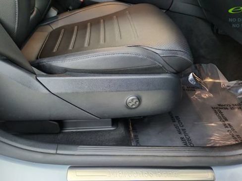 Used 2025 Mercedes-Benz GLC 300 4MATIC image 25