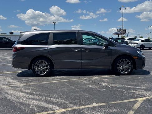 Used 2026 Honda Odyssey Touring image 3