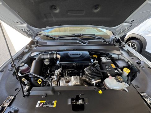 Used 2025 Jeep Compass Limited image 33