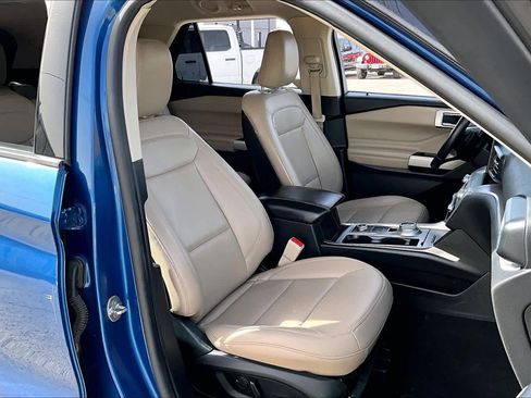 Used 2020 Ford Explorer XLT w/ Equipment Group 202A image 9