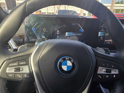 Certified 2025 BMW X5 xDrive50e w/ Premium Package image 17