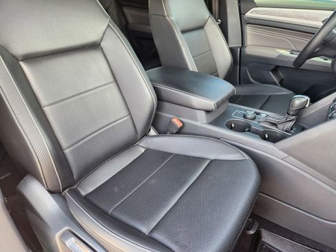 Used 2021 Volkswagen Atlas Cross Sport SE image 18