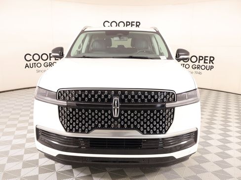New 2025 Lincoln Navigator Reserve AWD/4WD image 10