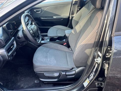 Used 2025 Kia K4 LXS image 24
