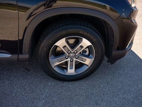 Used 2025 Honda Pilot EX-L image 9