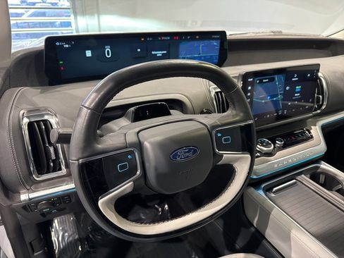 Used 2025 Ford Expedition Max Platinum image 16