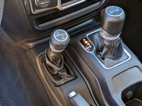 Used 2022 Jeep Wrangler Unlimited Sport image 19