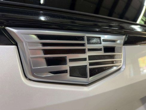 Used 2021 Cadillac Escalade Luxury image 23