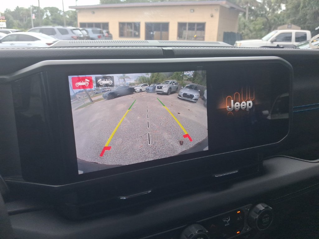 Used 2024 Jeep Wrangler Unlimited Rubicon 4xe AWD/4WD image 31