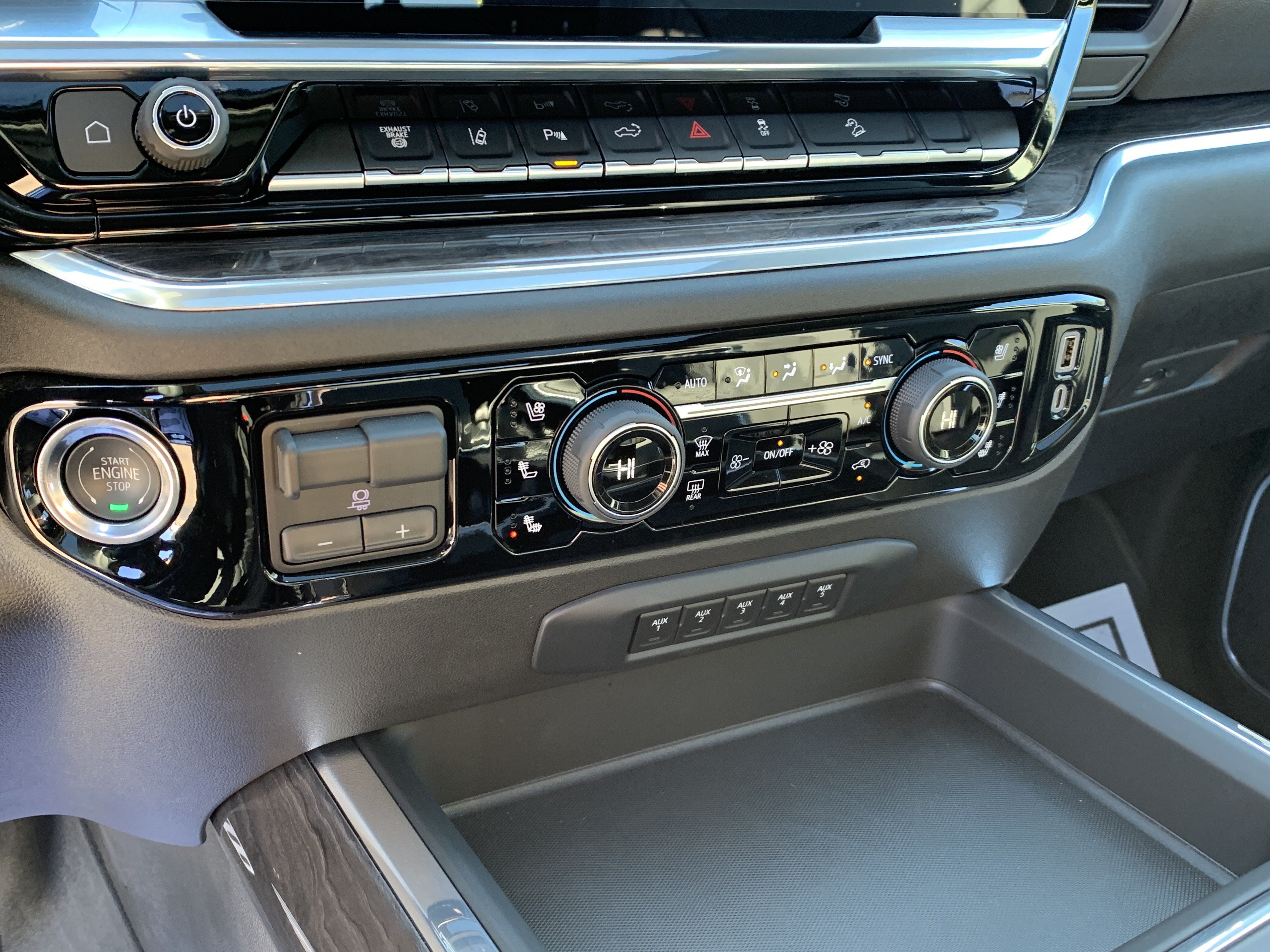 New 2025 Chevrolet Silverado 2500 LTZ w/ LTZ Premium Package AWD/4WD image 20