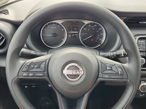 New 2025 Nissan Kicks Play S image 15
