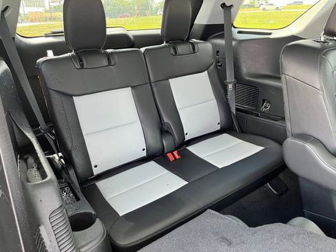 Used 2022 Ford Explorer XLT w/ Equipment Group 202A image 20