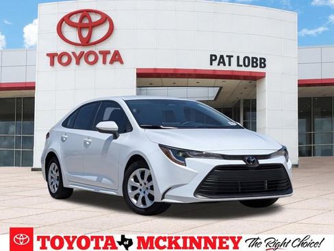 Used 2025 Toyota Corolla LE w/ Convenience Package FWD image 1