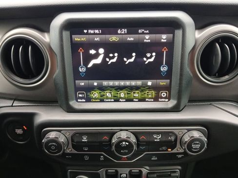 Used 2023 Jeep Gladiator Overland AWD/4WD image 4