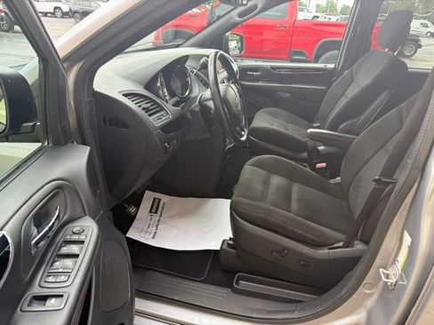 Used 2020 Dodge Grand Caravan SE FWD image 19