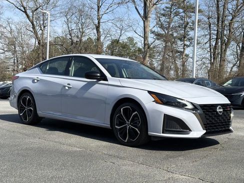 Certified 2024 Nissan Altima 2.5 SR FWD image 2