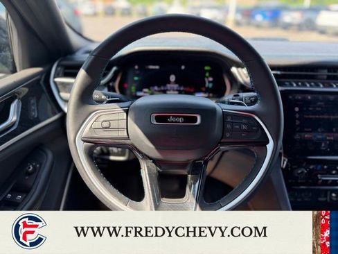 Used 2024 Jeep Grand Cherokee Trailhawk AWD/4WD image 12