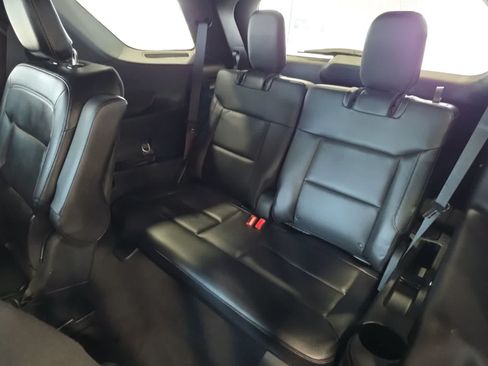 Used 2020 Ford Explorer XLT w/ Equipment Group 202A AWD/4WD image 36
