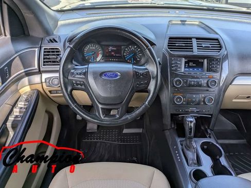 Used 2017 Ford Explorer XLT FWD image 20