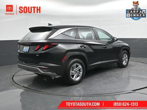Used 2025 Hyundai Tucson SE AWD/4WD image 2