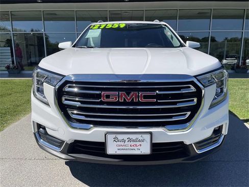 Used 2024 GMC Terrain SLT image 3