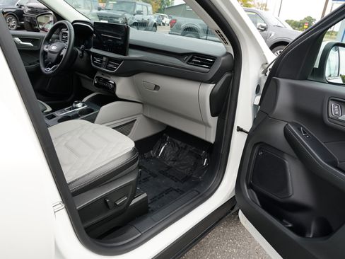 Used 2023 Ford Escape Platinum w/ Premium Technology Package image 32