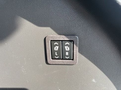 Used 2024 Buick Enclave Premium image 30