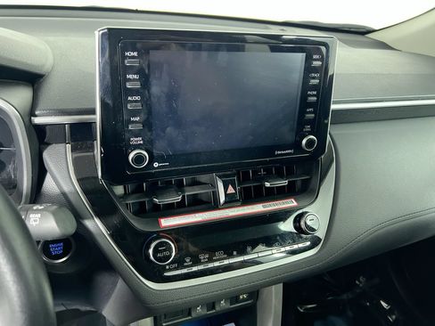 Used 2022 Toyota Corolla Cross XLE FWD image 24
