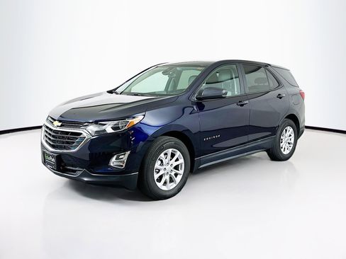 Used 2020 Chevrolet Equinox LS w/ LS Convenience Package image 3