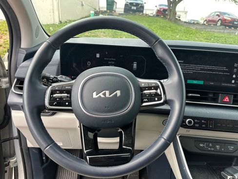 Used 2025 Kia Carnival SX FWD image 46