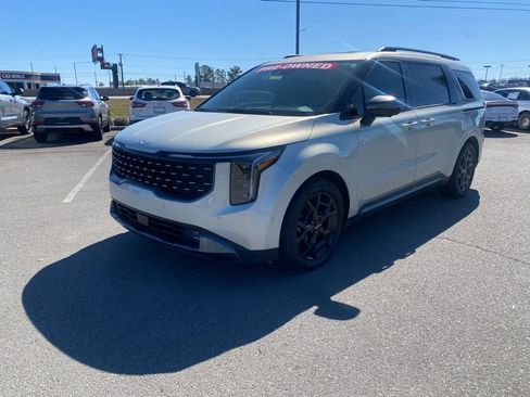 Used 2025 Kia Carnival SX Prestige image 2