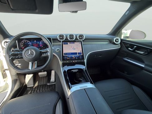 Used 2025 Mercedes-Benz GLC 300 4MATIC image 19