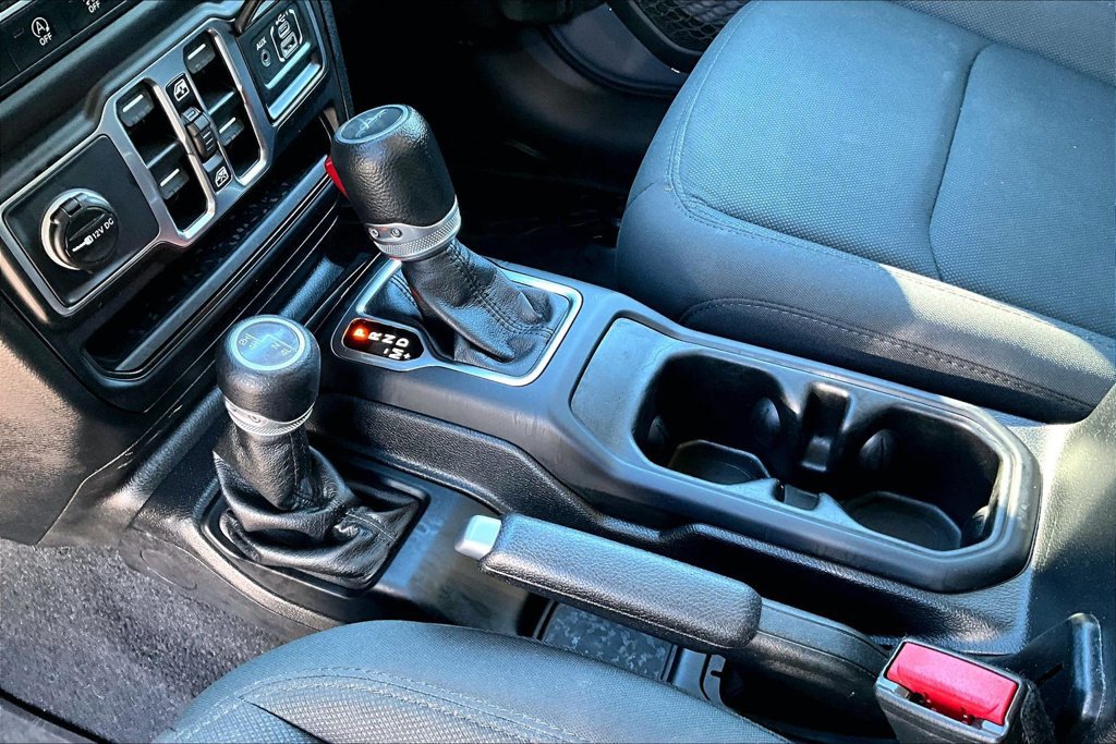 Used 2021 Jeep Gladiator Sport AWD/4WD image 16