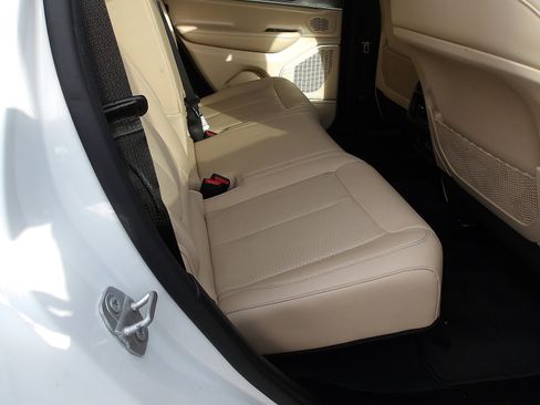 Used 2022 Jeep Grand Cherokee Limited 4xe w/ Luxury Tech Group II image 11